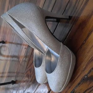 Size 5 Fiona Silver Closed Toe Heel
